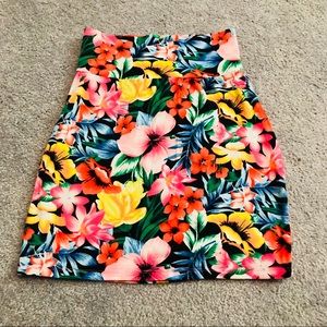 VICTORIA’S SECRET PINK ISLAND FLOWER PENCIL SKIRT
